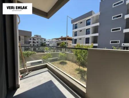 Camikebir Mahallesi'nde Ayrı Mutfaklı, Cam Balkonlu, Doğalgazlı Şık 2+1 Daire