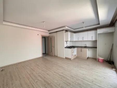 Çolakibrahimbey Mahallesi'nde Ebeveyn Banyolu, Balkonlu Ara Kat 2+1 Daire
