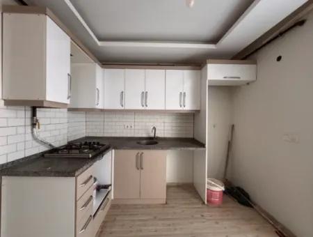 Çolakibrahimbey Mahallesi'nde Ebeveyn Banyolu, Balkonlu Ara Kat 2+1 Daire