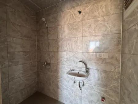 Çolakibrahimbey Mahallesi'nde Ebeveyn Banyolu, Balkonlu Ara Kat 2+1 Daire