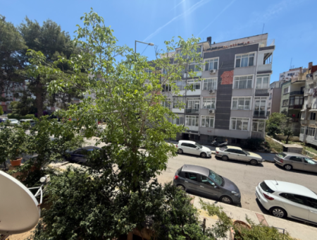 Güzelyalı'da Göztepe Stadı Yanında Otoparklı Full Tadilatlı Ara Kat