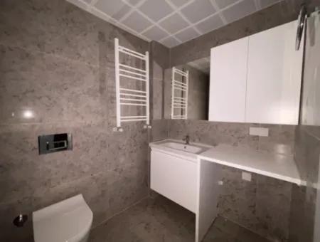 Şehir Merkezinde Kapalı Otoparklı, Asansörlü Ve Balkonlu Satılık 2+1 Daire