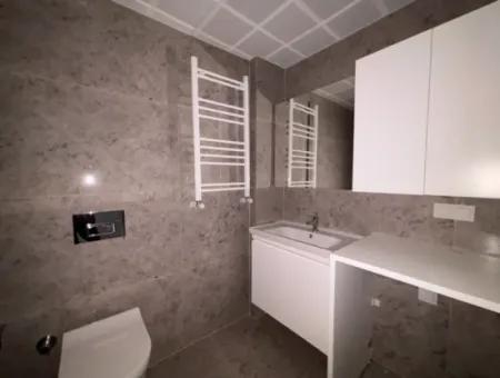 Şehir Merkezinde Kapalı Otoparklı, Asansörlü Ve Balkonlu Satılık 2+1 Daire