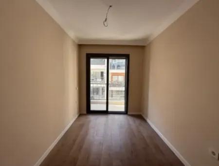 Seferihisar Çolak İbrahim Mahallesi'nde Satılık Modern 1+1 Daire