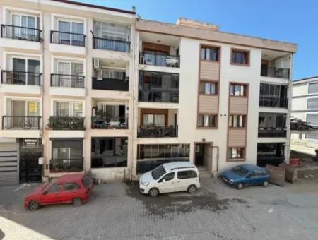 Seferihisar Çolak İbrahim Mahallesi'nde Satılık Modern 1+1 Daire