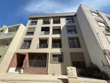 Seferihisar Çolak İbrahim Mahallesi'nde Satılık Modern 1+1 Daire