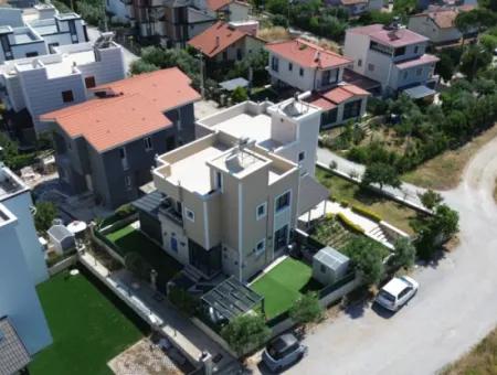 Seferihisar Akarca’da Konforlu Ve Keyifli Yaşam Alanı Sunan Villa