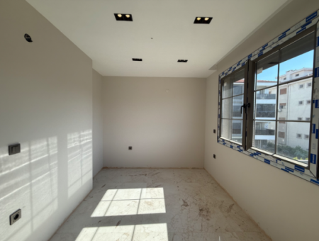 Seferihisar Camikebir Mahallesi'nde 4+1 Triplex Villa