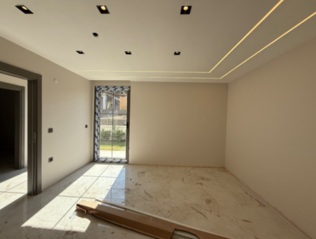 Seferihisar Camikebir Mahallesi'nde 4+1 Triplex Villa