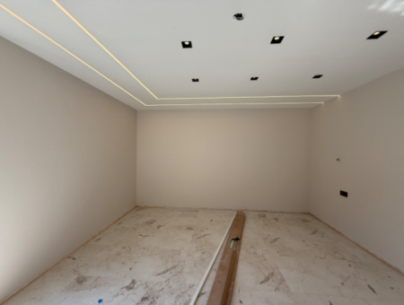 Seferihisar Camikebir Mahallesi'nde 4+1 Triplex Villa