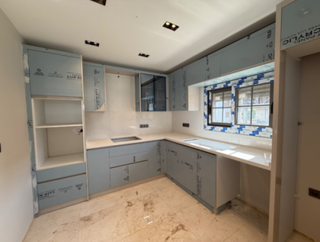 Seferihisar Camikebir Mahallesi'nde 4+1 Triplex Villa