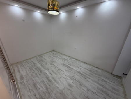 Göztepe’de Caddeye Yakın Müstakil Girişli Tadilatlı Daire