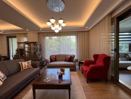 Saygın Stil Yalı'da Köşe Konumlu, Teraslı Ve Kış Bahçeli Özel Villa