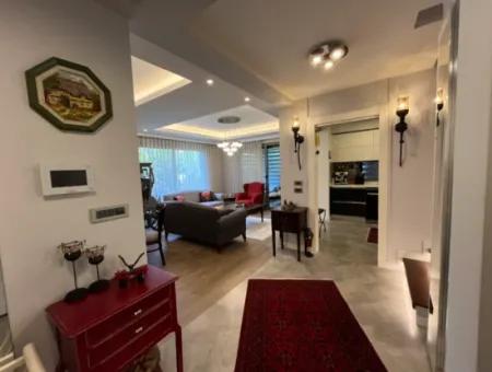 Saygın Stil Yalı'da Köşe Konumlu, Teraslı Ve Kış Bahçeli Özel Villa