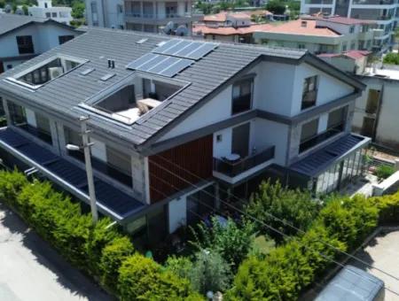 Saygın Stil Yalı'da Köşe Konumlu, Teraslı Ve Kış Bahçeli Özel Villa