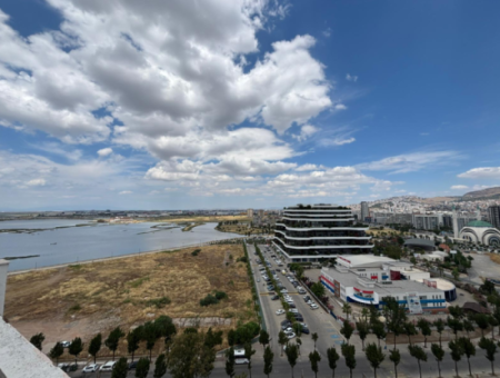 Karşıyaka Mavişehir Albatros’ta 16.Kat Teraslı 1+1 Kiralık Daire