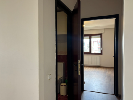 Karşıyaka Mavişehir Albatros’ta 16.Kat Teraslı 1+1 Kiralık Daire