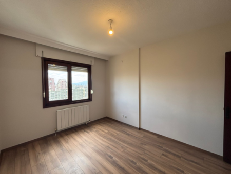 Karşıyaka Mavişehir Albatros’ta 16.Kat Teraslı 1+1 Kiralık Daire