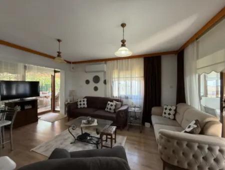 Akarca Plajı'na Yürüme Mesafesinde, 3 Taraflı Bahçeli Satılık Yazlık Villa