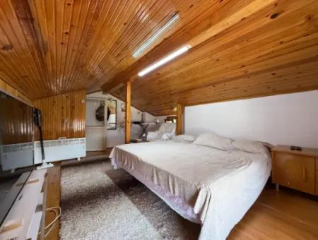 Akarca Plajı'na Yürüme Mesafesinde, 3 Taraflı Bahçeli Satılık Yazlık Villa
