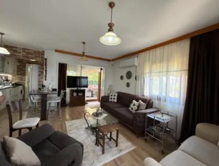 Akarca Plajı'na Yürüme Mesafesinde, 3 Taraflı Bahçeli Satılık Yazlık Villa