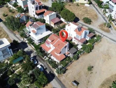 Akarca Plajı'na Yürüme Mesafesinde, 3 Taraflı Bahçeli Satılık Yazlık Villa