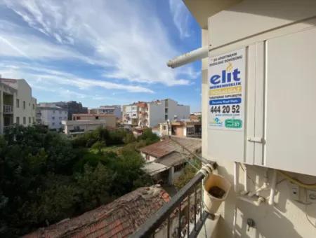 Seferihisar Pazaryeri'nde Merkezi Konumda Kiralık 2+1 Ayrı Mutfak Daire