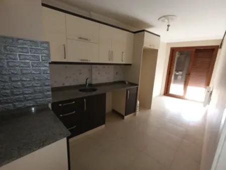 Seferihisar Pazaryeri'nde Merkezi Konumda Kiralık 2+1 Ayrı Mutfak Daire