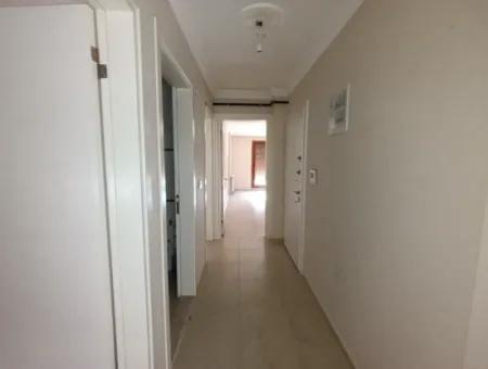 Seferihisar Pazaryeri'nde Merkezi Konumda Kiralık 2+1 Ayrı Mutfak Daire