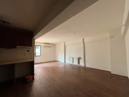 Alsancak Dünya Göz Hastanesi Yakını 2.Kat 1+1 50M2 Asansörlü Kiralık Daire