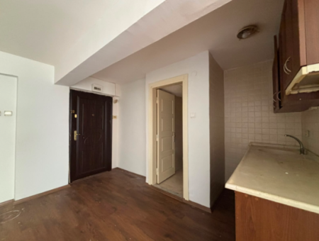 Alsancak Dünya Göz Hastanesi Yakını 2.Kat 1+1 50M2 Asansörlü Kiralık Daire
