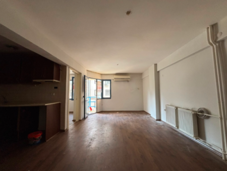 Alsancak Dünya Göz Hastanesi Yakını 2.Kat 1+1 50M2 Asansörlü Kiralık Daire