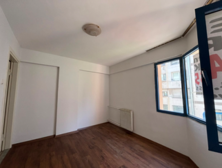 Alsancak Dünya Göz Hastanesi Yakını 2.Kat 1+1 50M2 Asansörlü Kiralık Daire