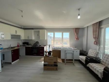 Seferihisar Çolak İbrahim Bey Mahallesi'nde Kiralık 2+1 Daire – Konforlu Ve Merkezi Yaşam!