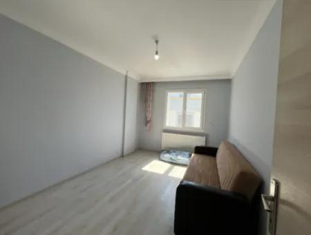 Seferihisar Çolak İbrahim Bey Mahallesi'nde Kiralık 2+1 Daire – Konforlu Ve Merkezi Yaşam!