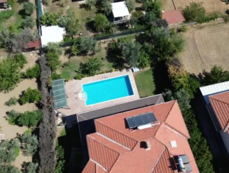 Seferihisar Ulamış'ta Satılık Havuzlu Villa | Turunçevler Sitesi'nde Tam Müstakil 5+1 Lüks Villa