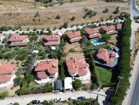 Seferihisar Ulamış'ta Satılık Havuzlu Villa | Turunçevler Sitesi'nde Tam Müstakil 5+1 Lüks Villa