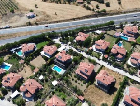 Seferihisar Ulamış'ta Satılık Havuzlu Villa | Turunçevler Sitesi'nde Tam Müstakil 5+1 Lüks Villa