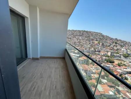 İzka Merkez Yaşam Konak’ta 25 Kat Panoramik Manzaralı Lüks 2+1
