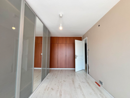 Alsancak  Cumhuriyet Meydanında  Deniz Manzaralı  7.Kat 410M2 Teraslı 3+1 Kiralık Daire !