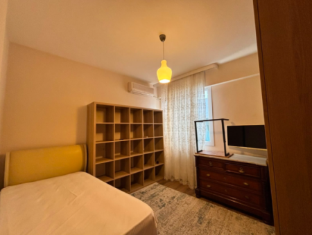 Karşıyaka  Demirköprüde 3+1 Lüks Eşyalı Otoparklı Kiralık Daire!