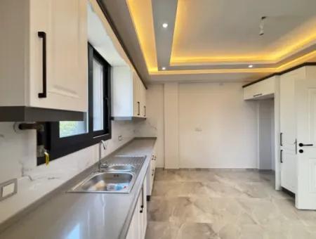 Seferihisar Kent Merkezinde Villalar Bölgesinde Satılık Özel Villa