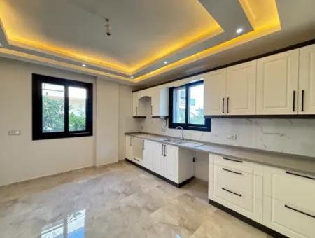 Seferihisar Kent Merkezinde Villalar Bölgesinde Satılık Özel Villa