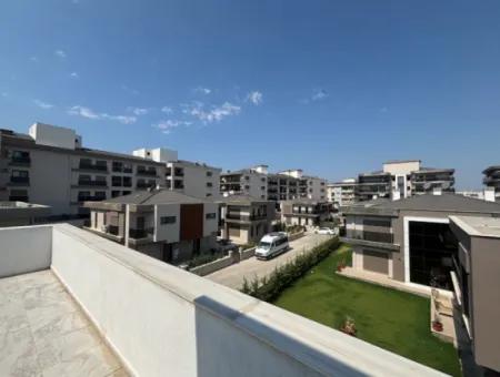 Seferihisar Kent Merkezinde Villalar Bölgesinde Satılık Özel Villa
