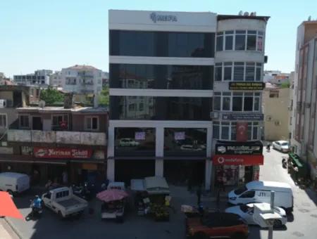 Seferihisar Çarşı Merkezinde Prestijli Konumda 500 M² Dubleks Ticari Alan