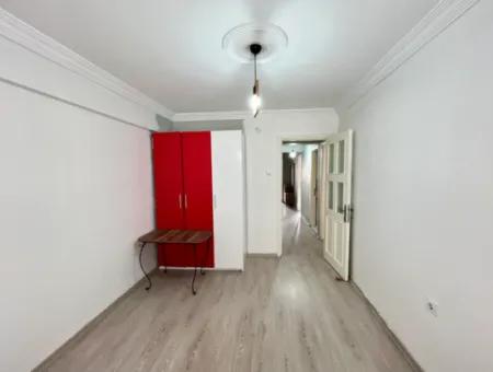 Narlıdere’nin Kalbinde, Merkezi Konumda 2+1 Çift Balkonlu Daire