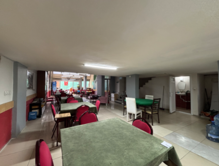 Seferihisar Çarşı Merkezinde Geniş Cepheli Batarlı Kiralık 300M2 Dükkan