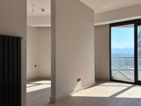 Alsancak  Evora Projesi 22.Kat 1+1 Köşe Şehir Manzaralı Kiralık Daire!