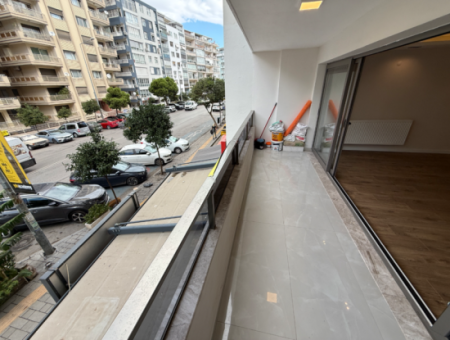 Hakimn Evlerinde Cadde Üzeri Tibaş Sitesi Yanı Full Tadilatlı Asansörlü