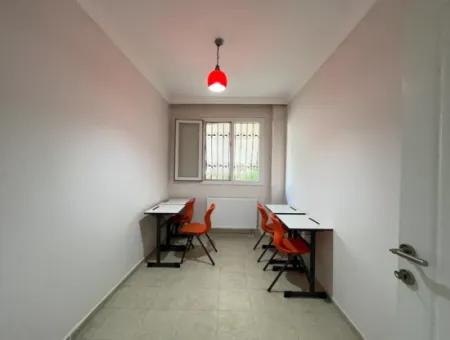 Seferihisar Şehir Merkezinde Satılık 3+1 Daire | 130 M² | Ayrı Mutfak | Zemin Kat | Önü Açık